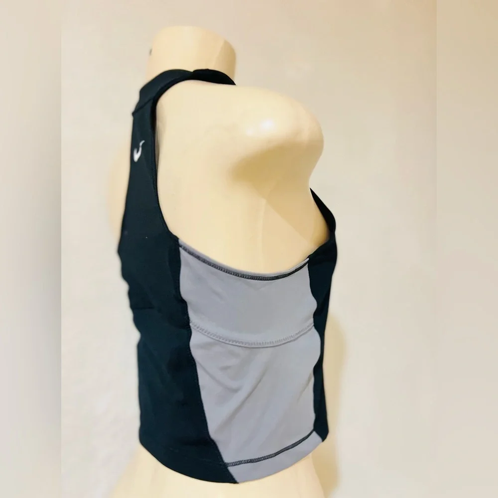 Nike Sports Bra Crop Top Black Gray Colorblock.  Size Women's small